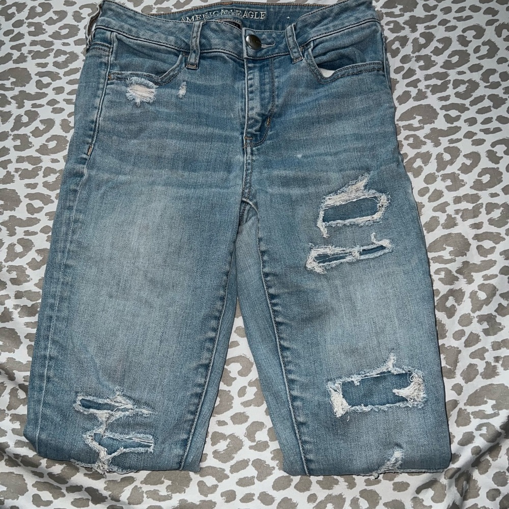 American eagle skinny jeans. Size: 2 great condition color:light wash